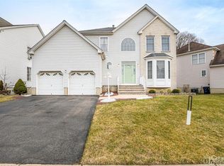 22 Timber Ridge Rd, North Brunswick, NJ 08902