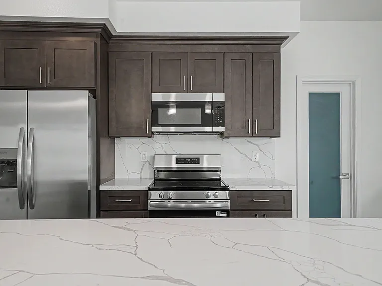 2426 Village Dr — Photo 2