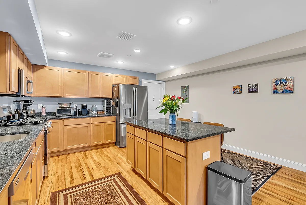 Building Photo - 48 1st Ave #302