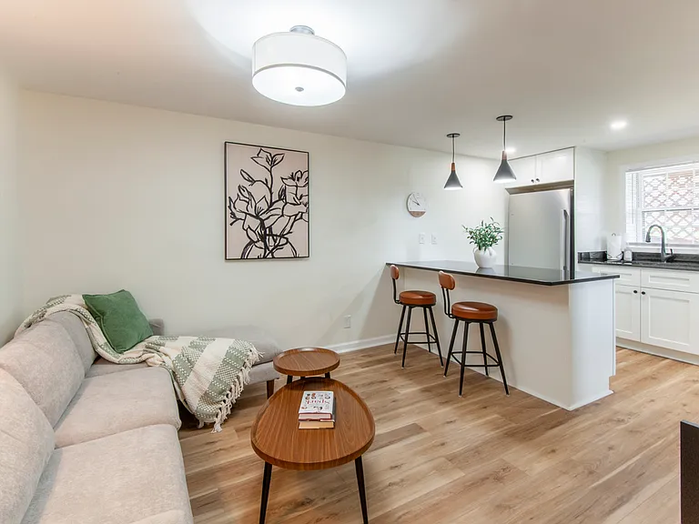 1008 Coleman St #B — Photo 12