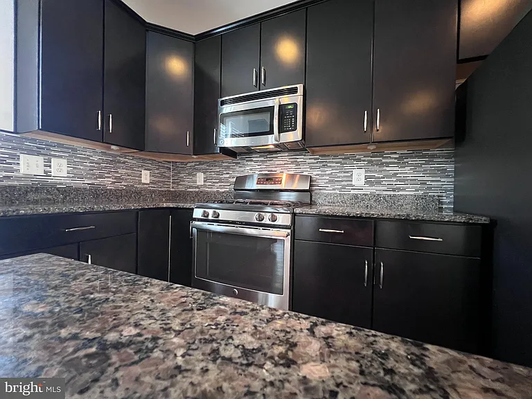9243 Dawkins Crest Cir — Photo 10