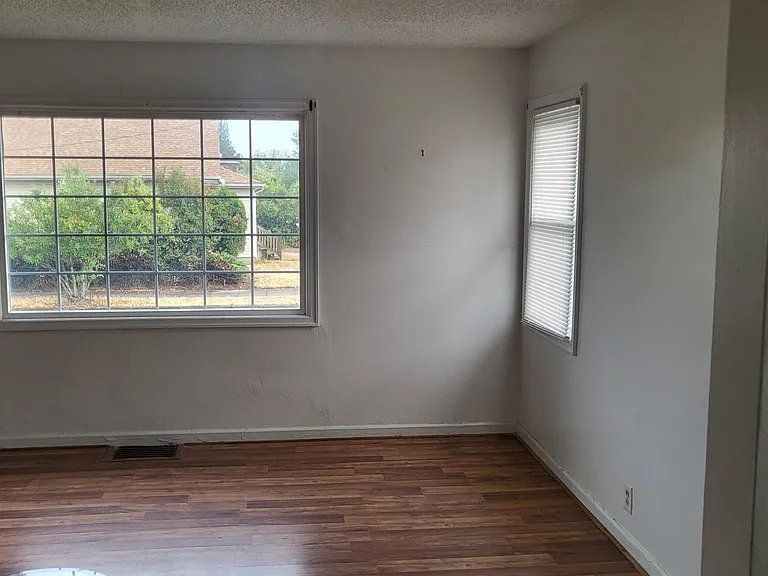 1228 NE Church St — Photo 3