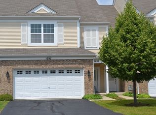 1697 Yellowstone Ct, Crystal Lake, IL 60014