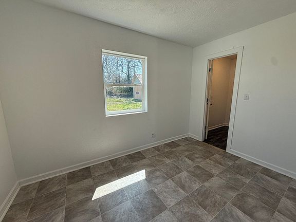 4th image of 2346 N Kellett Ave Unit B