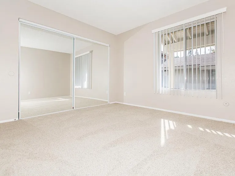 Carlyle Square Apartment Homes — Photo 40