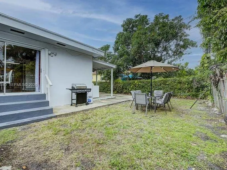 2721 SW 30th Ave — Photo 8