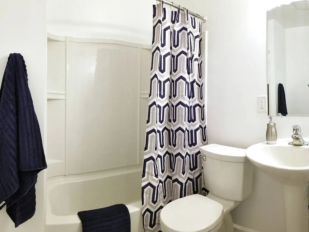 4 bed, 1.0 bath, 1248 sqft, $1,750 — Photo 3