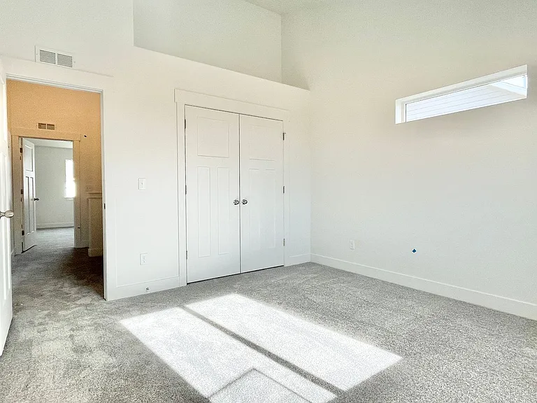 899 E Pacific Dr — Photo 13
