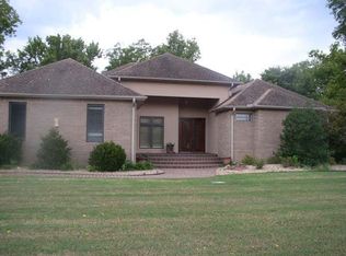 760 Valley Airport Dr, Cotter, AR 72626