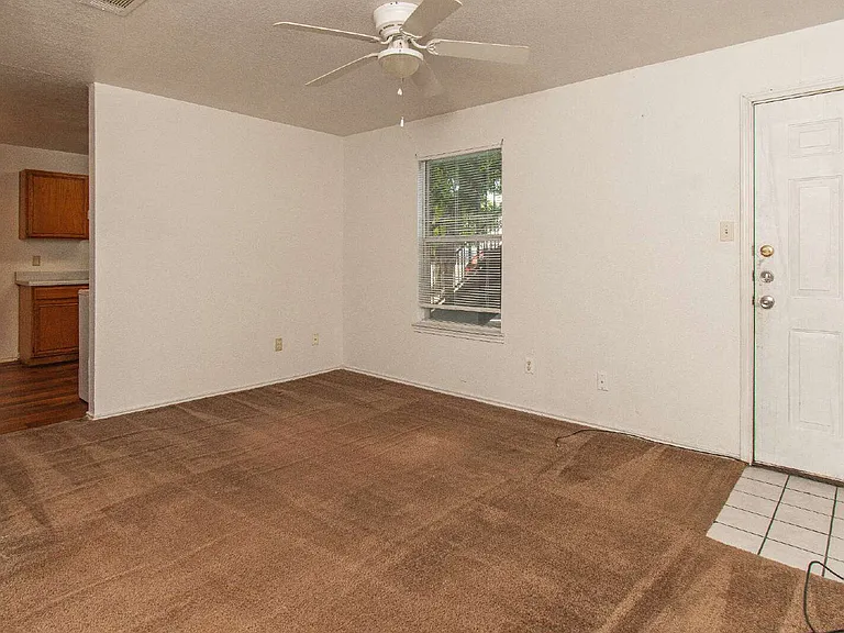 1703 Cedarhill Dr #B — Photo 3