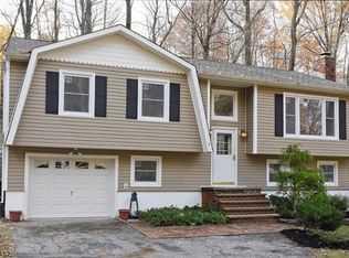 6 W Cherry Tree Ln, Sparta, NJ 07871