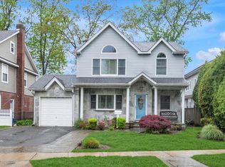 5 Willow Rd, New Hyde Park, NY 11040
