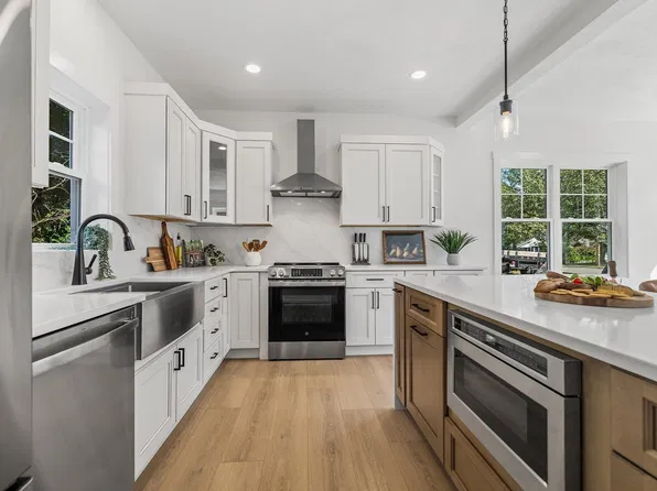 126 Maple St, West Boylston, MA 01583