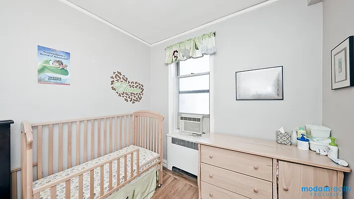 Sold by Moda Realty | media 14