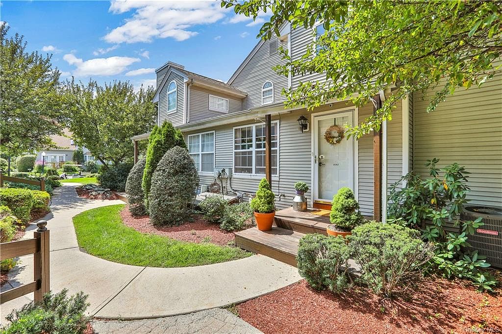 1067 Washington Green, New Windsor, NY 12553 Zillow