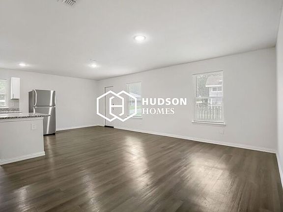 4th image of 257 Harbor Dr