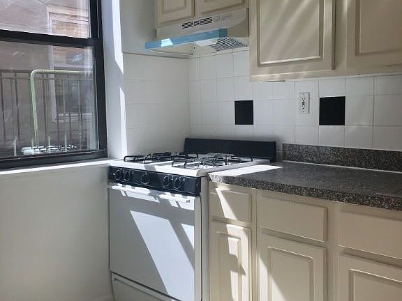 4th image of 4822 48th St APT 3F