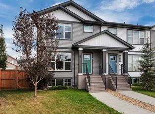 30 W Hawthorn Pl, Sylvan Lake, AB T4S 0S2