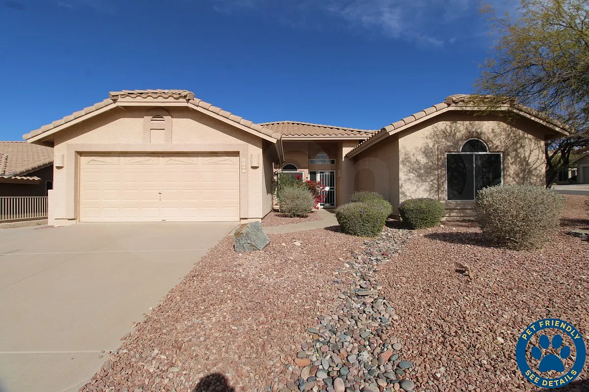 3 bed, 2.0 bath, 1952 sqft, $1,835 — Photo 1