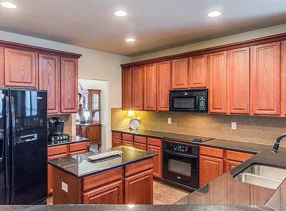 3rd image of 16416 White Rock Blvd