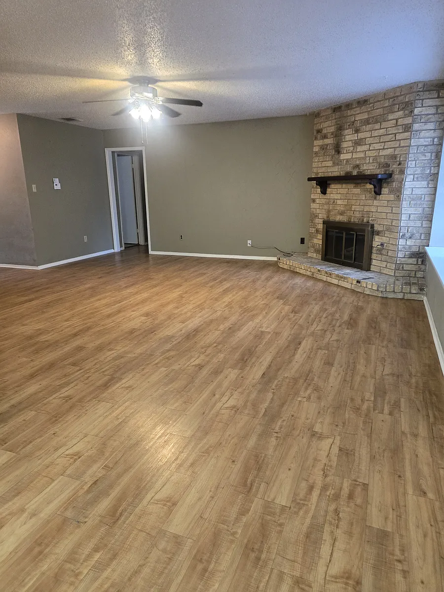 Building Photo - 305 Kimberly Dr