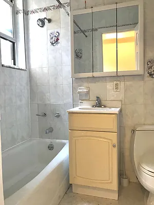 Rented by Zikos Realty Services | media 49