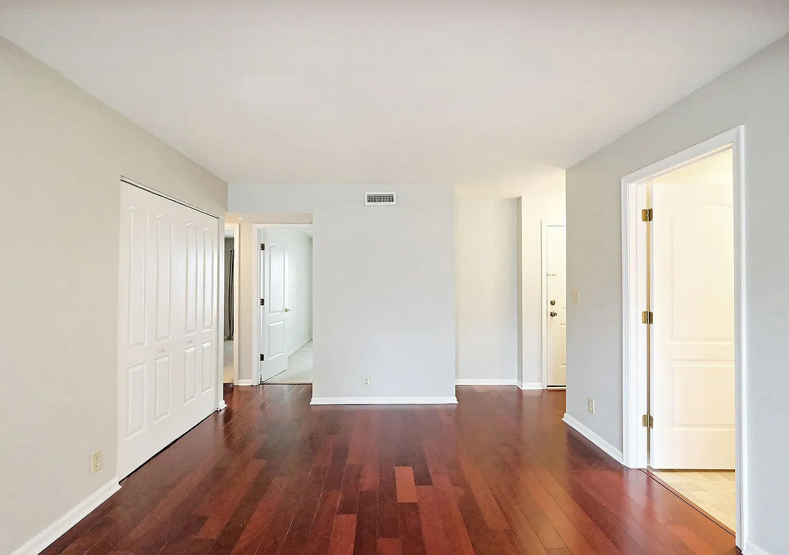 Villas at Southern Ridge 2BR Apartment with Community Amenities — Photo 2
