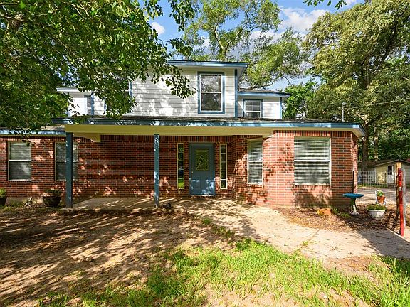 Welcome home to your private shaded lot in Cleveland, Texas.