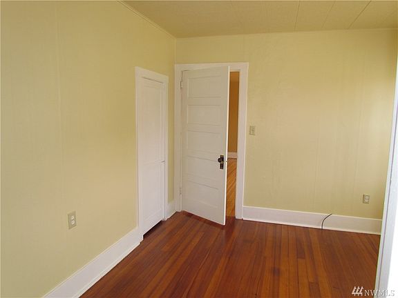 5th image of 1211 E 4th St