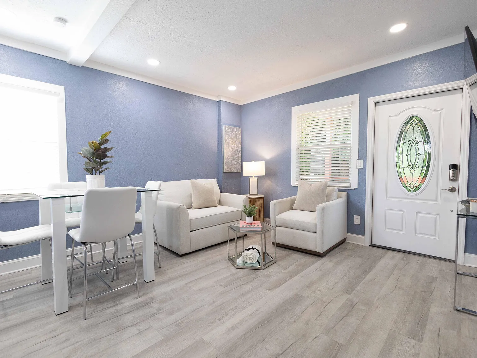 2 bed, 1.0 bath, 800 sqft, $2,500 — Photo 2