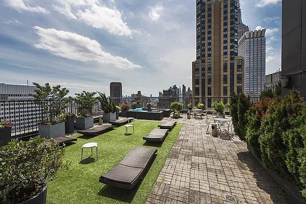 Rented by Renetta Real Estate | media 44