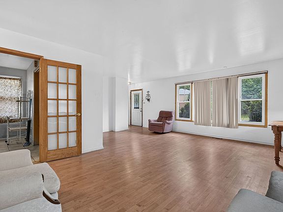4th image of 7768 S Luella Ave