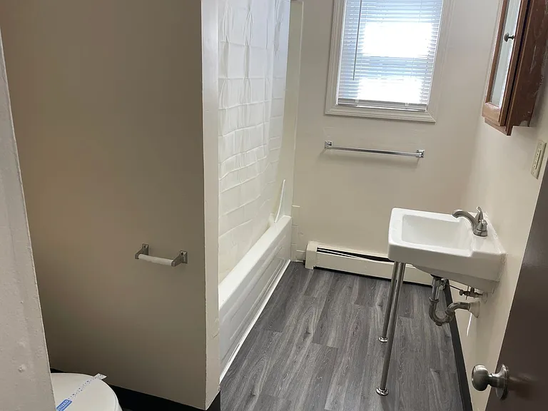 18 Laundry St — Photo 10