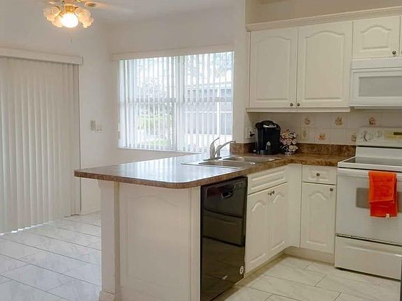 3rd image of 413 NW Tuscany Court