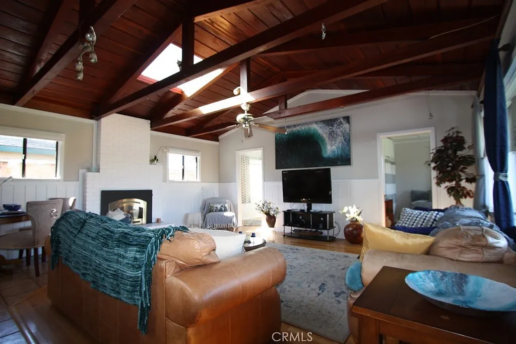 3 bed, 1300 sqft, $3,500 — Photo 3