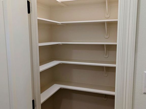 5th image of 213 Preston Rose Ln