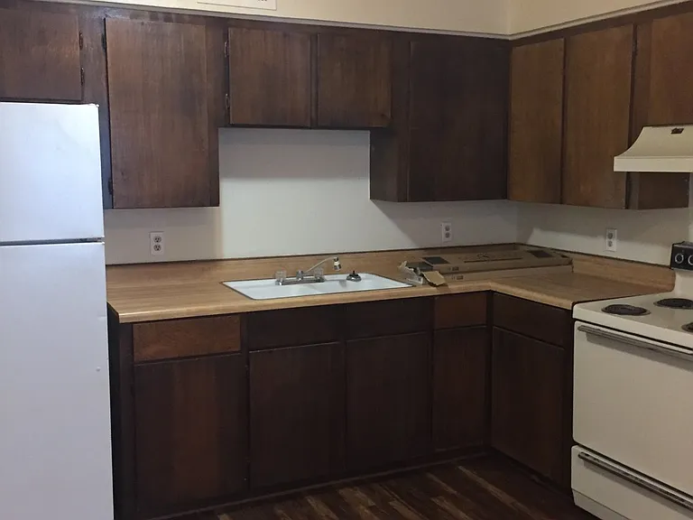305 S Industrial St #1 — Photo 4