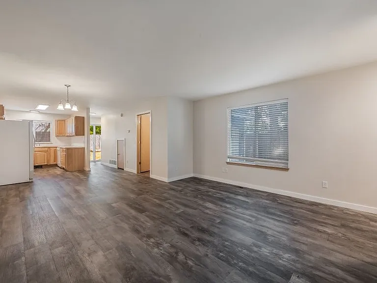 4019 E 2nd Ave #B — Photo 3