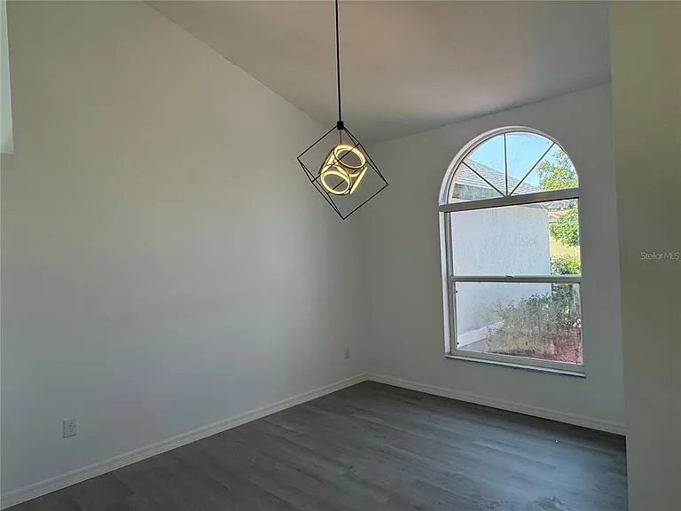 215 Hollowbrook Cir — Photo 24
