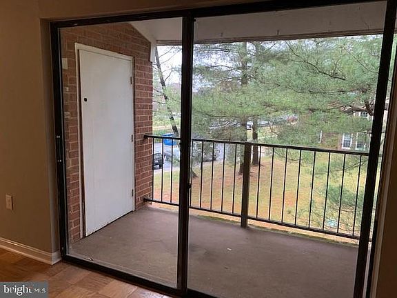 4th image of 834 Quince Orchard Blvd APT 201
