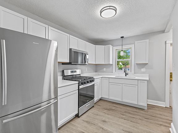 5th image of 2915 Logan Ave N