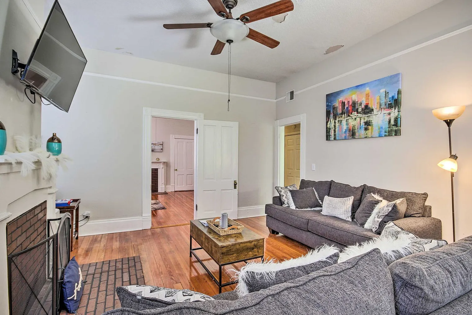 2 bed, 1.0 bath, 1291 sqft, $2,483 — Photo 4