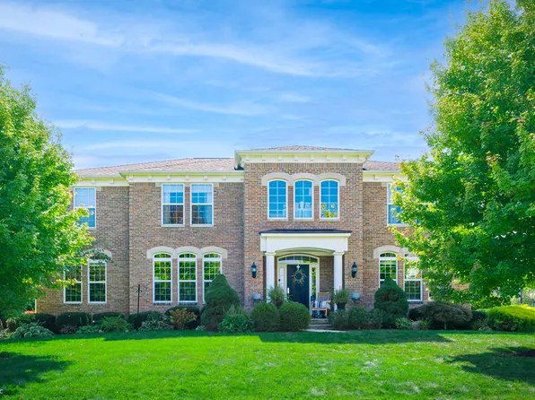 8879 Spring Violet Pl, Zionsville, IN 46077