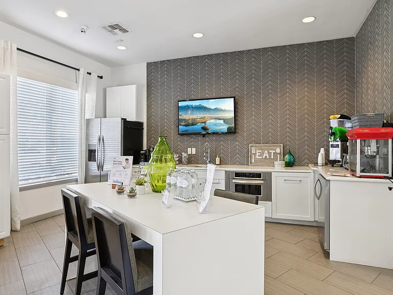 The Arbor Walk Apartments — Photo 34