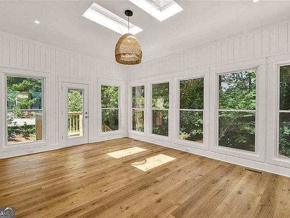 5th image of 4587 Gilhams Rd NE