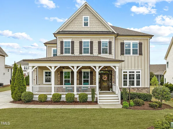 105 Thousand Oaks Dr, Holly Springs, NC 27540