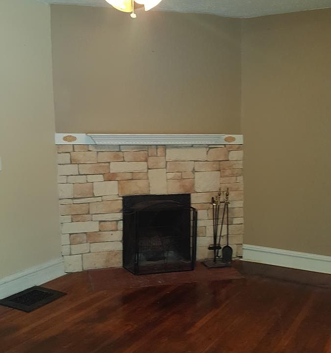 1st image of 1019 Chester St SE
