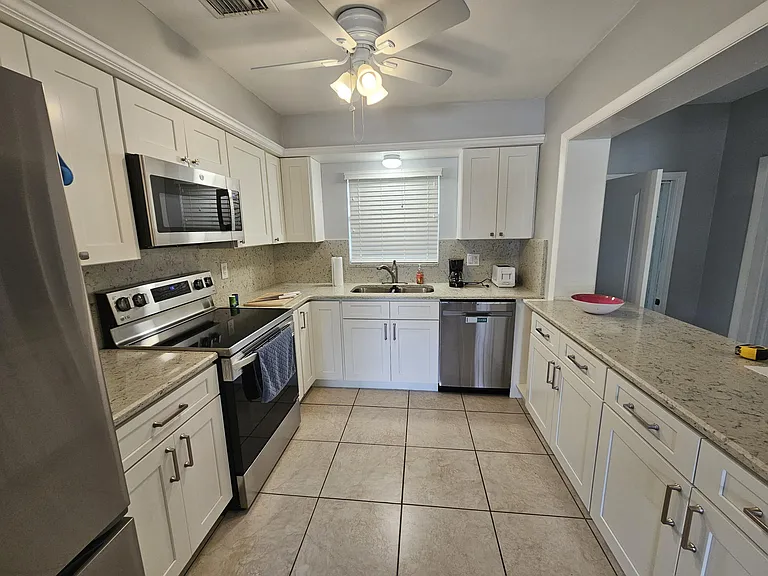 1621 Seaway Dr — Photo 7