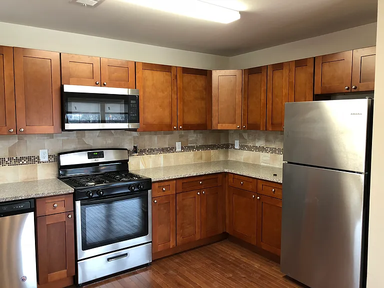 1020 S Wood Ave #1 — Photo 3