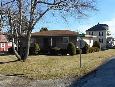 126 Lynnwood Ave photo 1